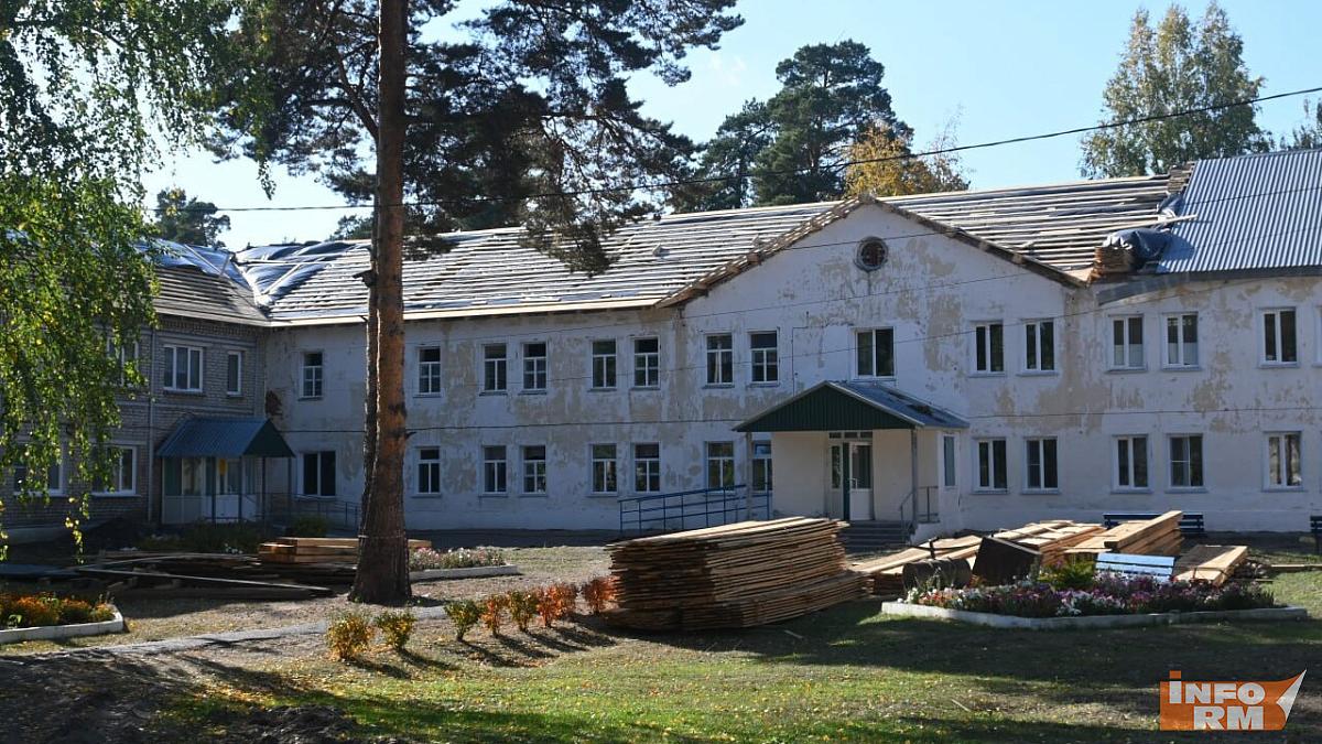 Двух министров в Мордовии отчитали за срыв сроков ремонта социального дома и школы искусств 