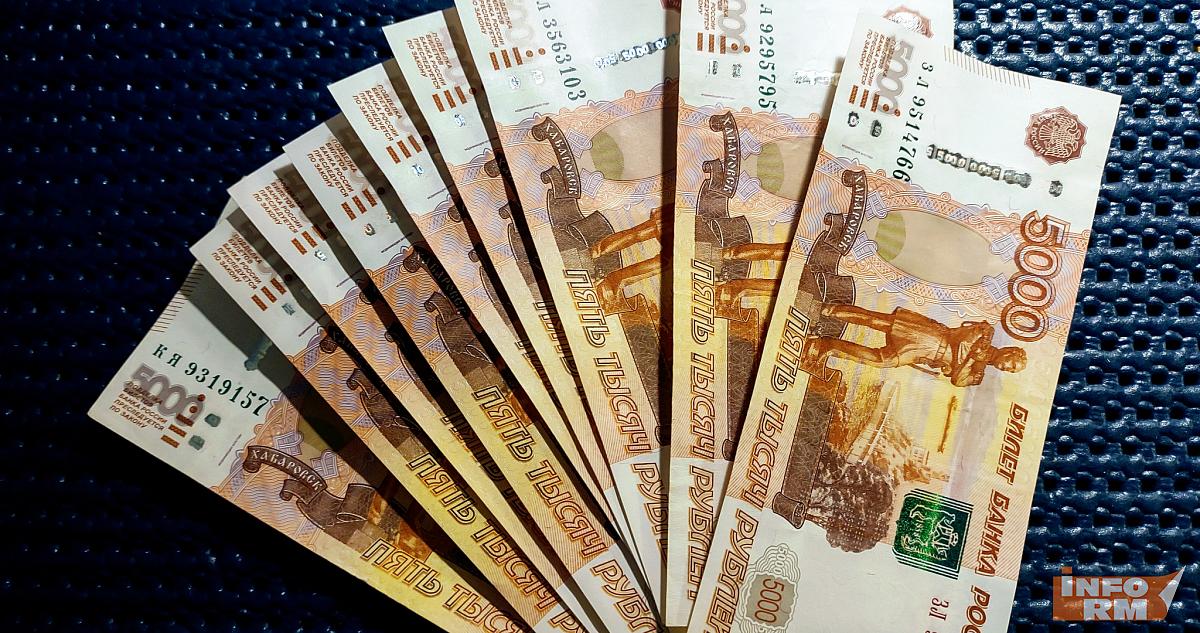 Почти 115 тысяч рублей: подсчитана средняя зарплата в России 