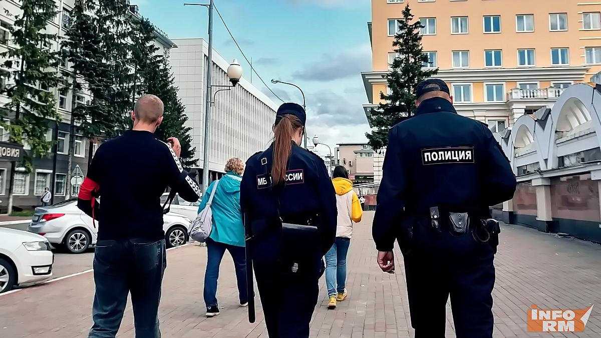 В Саранске полицейские разбудили спящего на скамейке наркомана