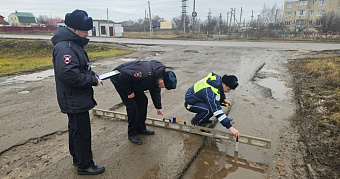 Два метра в длину: в Мордовии измерили дорожные ямы 