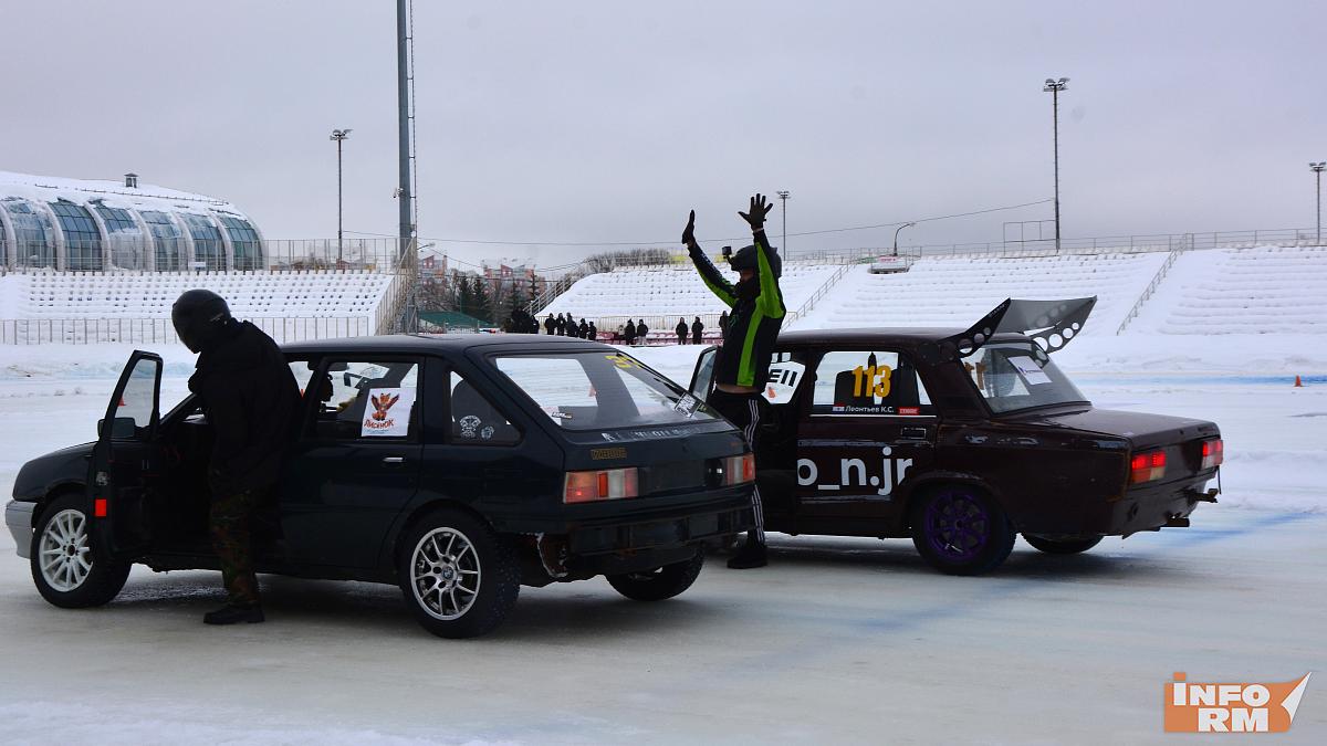 Зимний дрифт в Саранске: «Жигули» вышли на ледовый трек