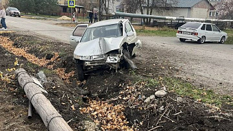 В Мордовии водитель «двенашки» протаранил столб и погиб