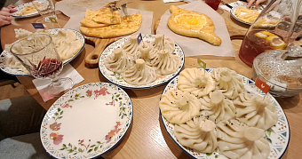 Назван самый жадный на чаевые город России 