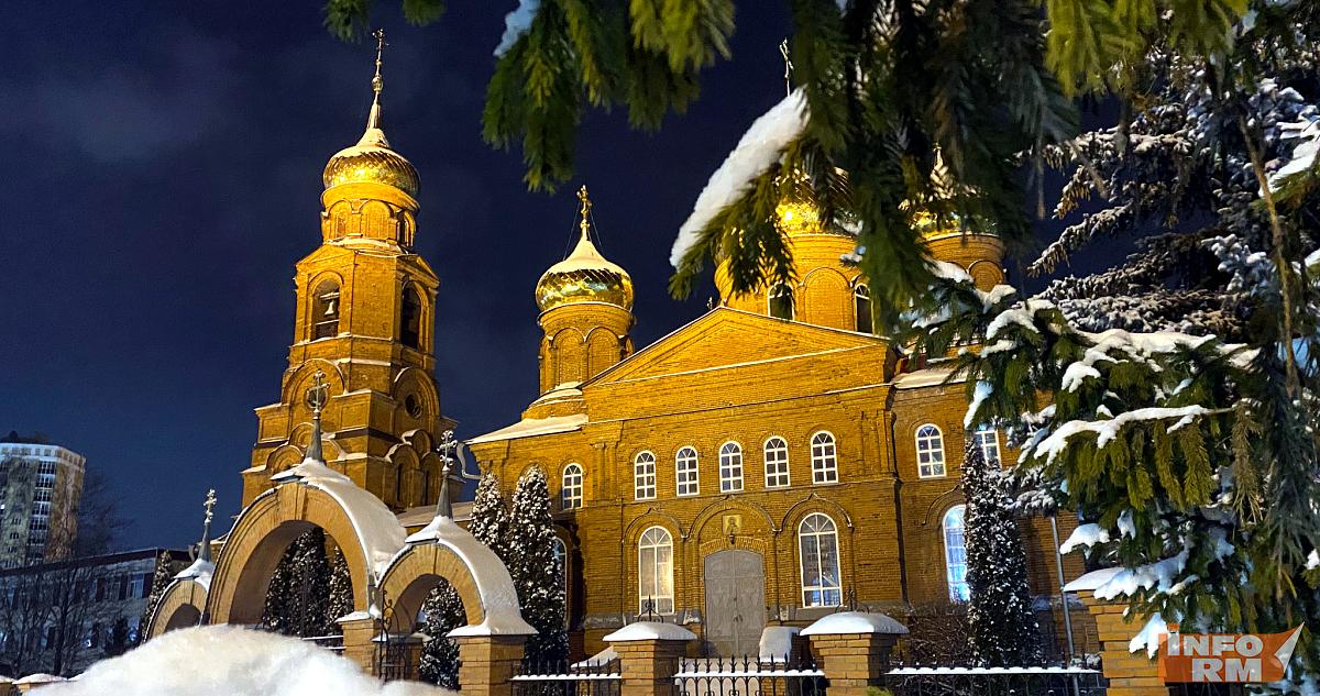 Россиянам посоветовали не молиться о хороших зарплатах и карьере 