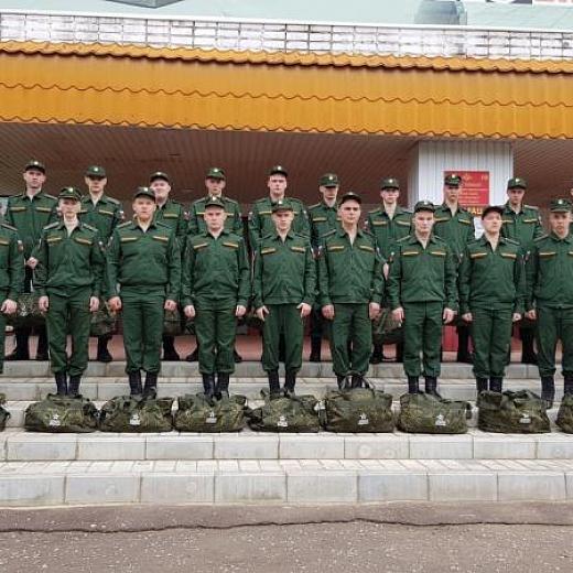 Более 20 призывников из Мордовии направились на службу в сухопутные войска