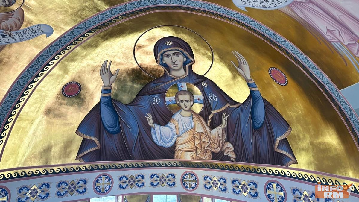 В Мордовии расписывают Свято-Никольский храм