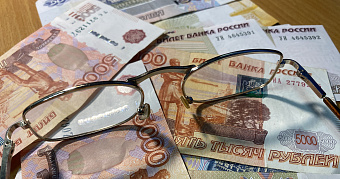 Стало известно, кто в 2026 году получит повышенную надбавку к пенсии 