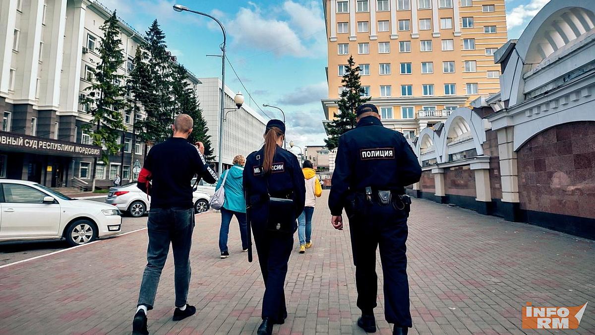 Иностранка в Мордовии пыталась подкупить сотрудника полиции Иностранка в Мордовии пыталась подкупить сотрудника полиции