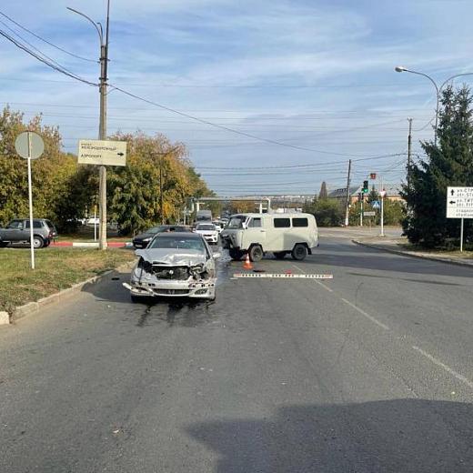 В Саранске пожилой водитель «буханки» не уступил «мерсу» и попал в больницу