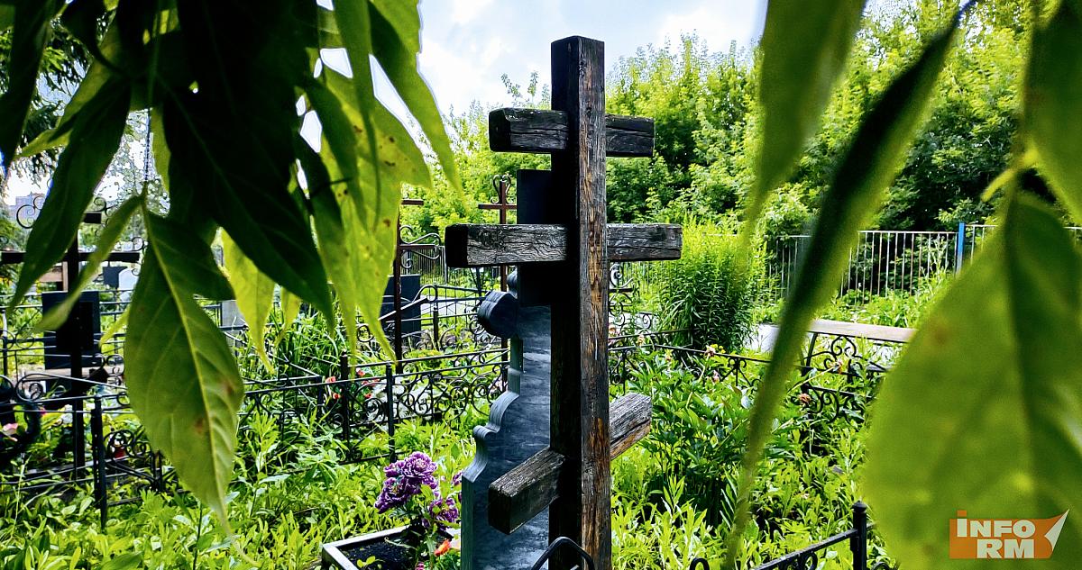 Что нельзя в Радоницу оставлять на кладбище: ответ священника 