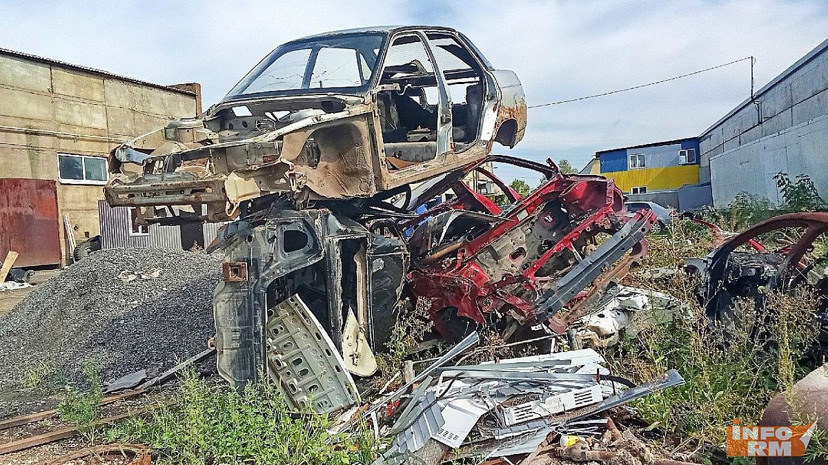 В Мордовии директор спецстоянки оправлял задержанные машины на авторазбор