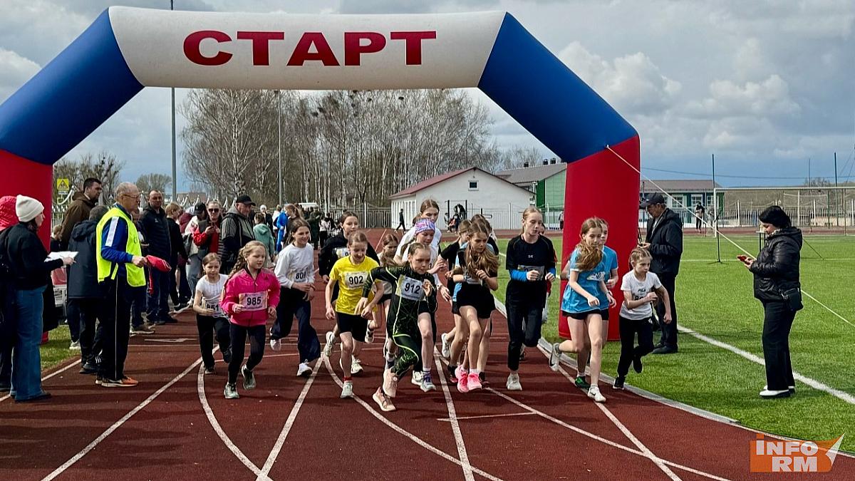 В Новотроицком выявляли лучших легкоатлетов 