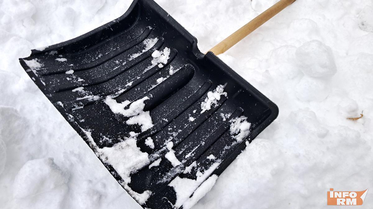 В Мордовии 91-летний дедушка чистил дорогу для ехавшей к нему скорой