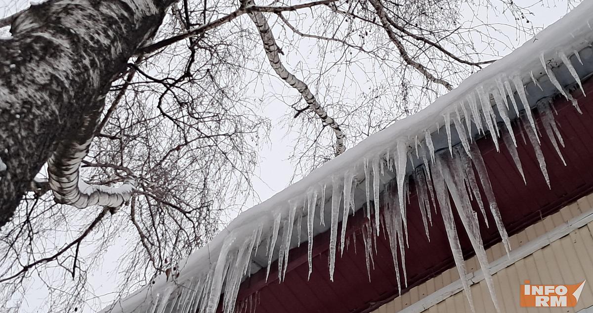 Директорам школ и детсадов в Мордовии дали несколько дней на очистку крыш от снега 