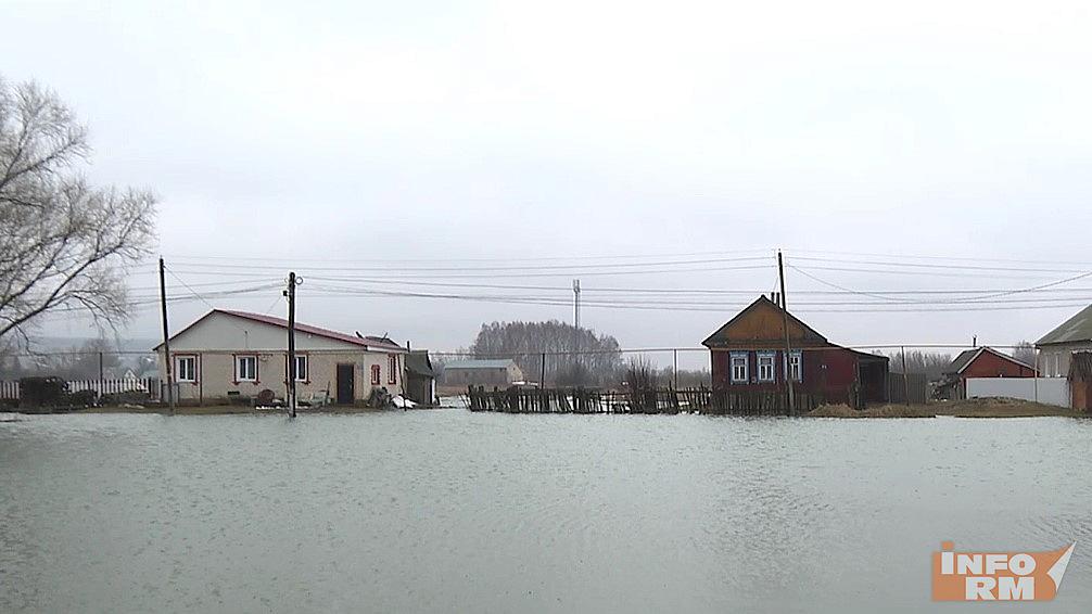 В Атяшеве вода окружила школу и церковь
