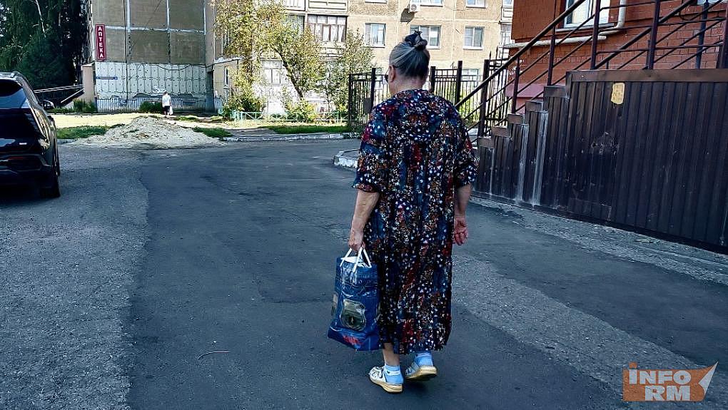 Необычное исполнительное производство: с дочери взыскивают алименты в пользу родной матери