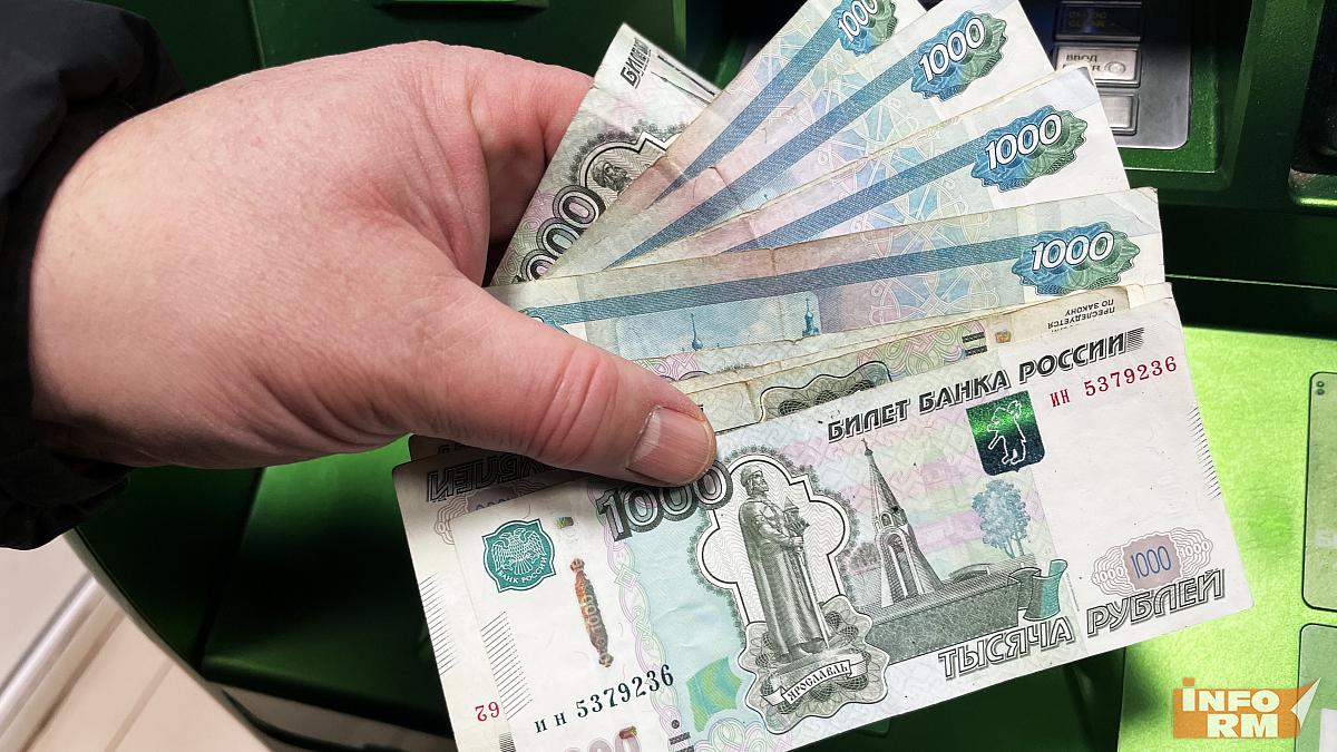 Россияне резко увеличили объём денежных переводов за рубеж
