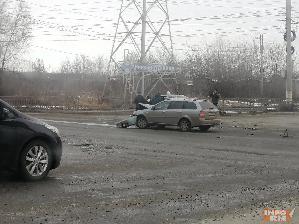 В столице Мордовии две легковушки не поделили перекресток