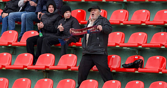 В Саранске легендарный болельщик Витёк пришёл поддержать ФК «Шумбрат» 