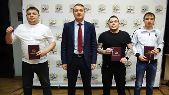 Трём сиротам в Мордовии вручили ключи от новых квартир 