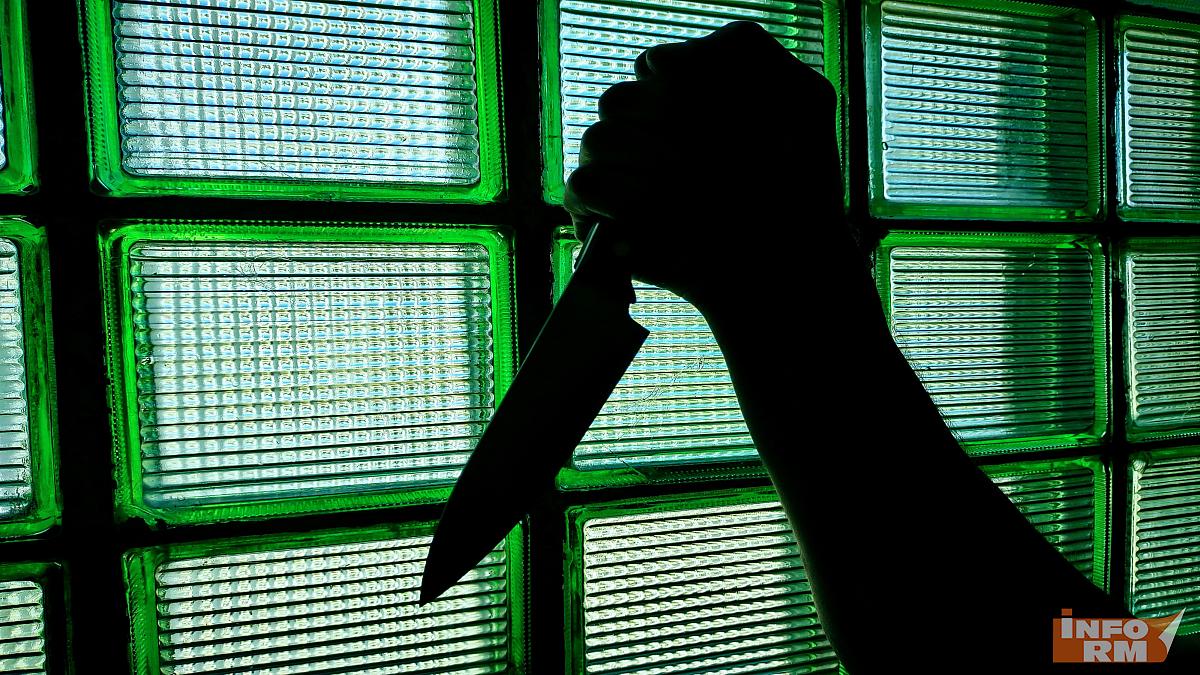 Житель Мордовии более 20 раз ударил знакомую ножом