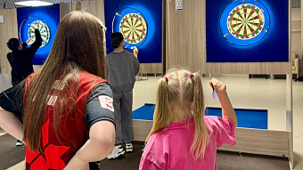 В Саранске дети участников СВО сыграли в дартс