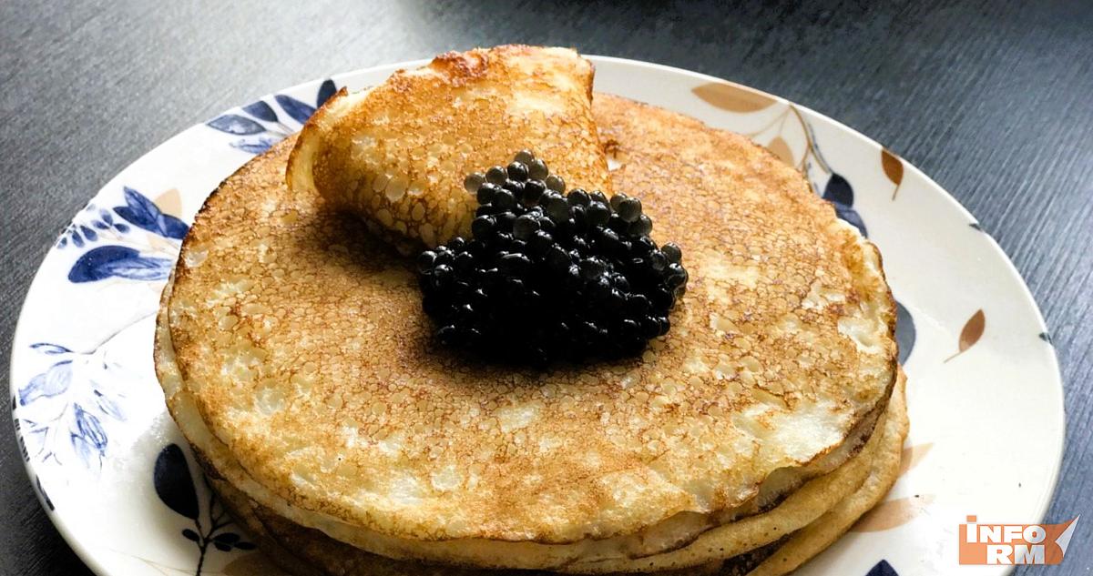 Названы самые вредные начинки для блинов 