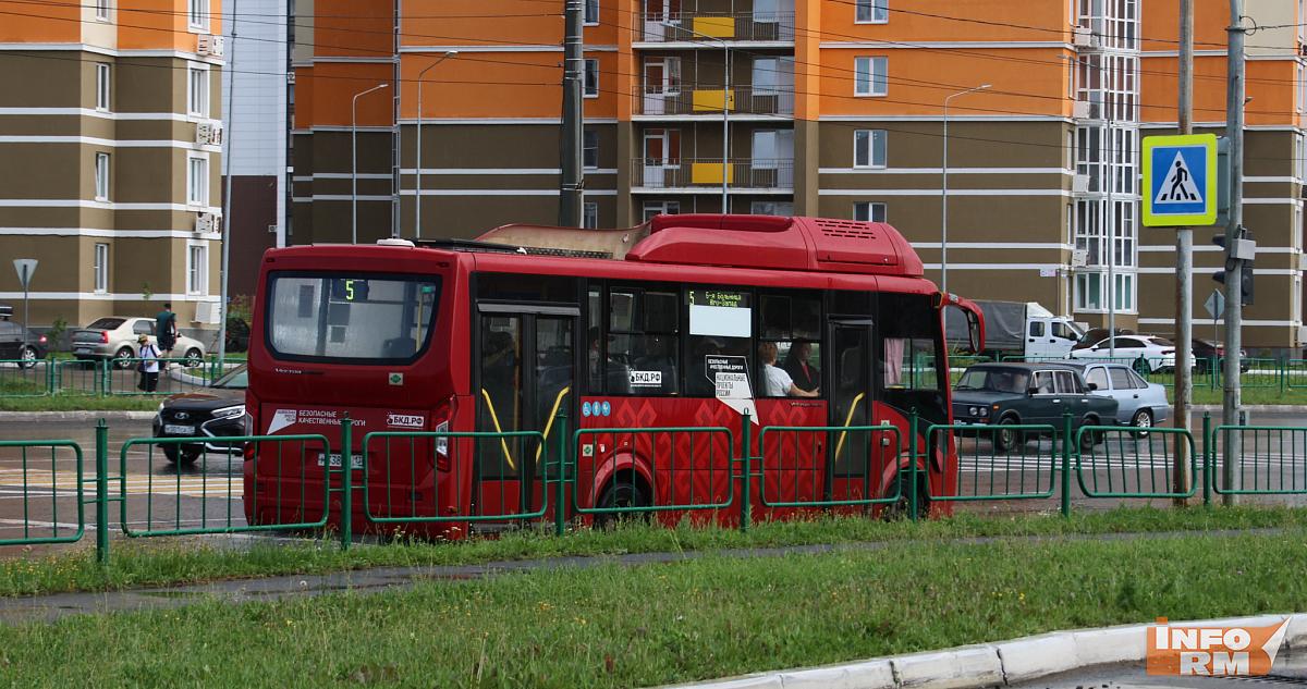 Осенью ещё изменятся правила перевозок в такси и автобусах 