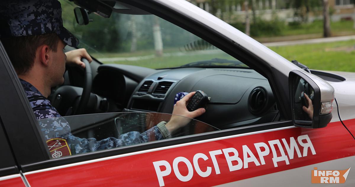 Мужчина в Саранске обматерил росгвардейцев и вскоре встретил их снова 