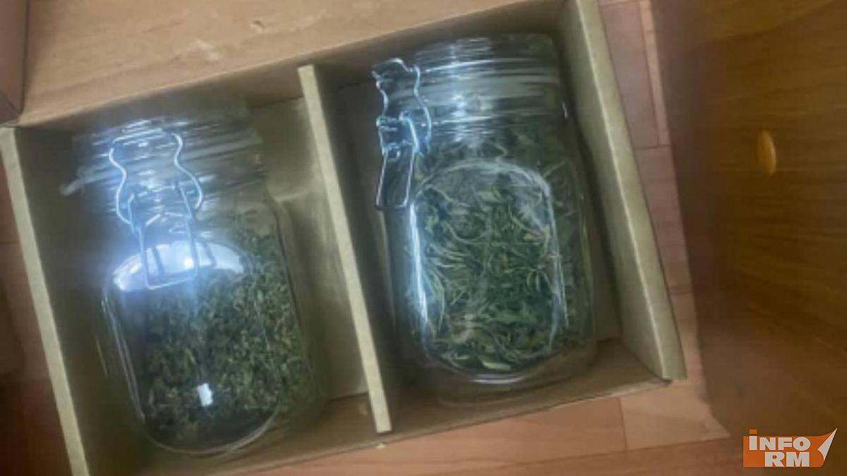 Житель Саранска закатал на зиму три банки марихуаны