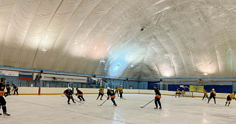 Из-за снега обрушилась крыша ледового комплекса «Золотая шайба» 