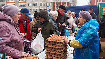 Жители Рузаевки скупали на ярмарке яйца