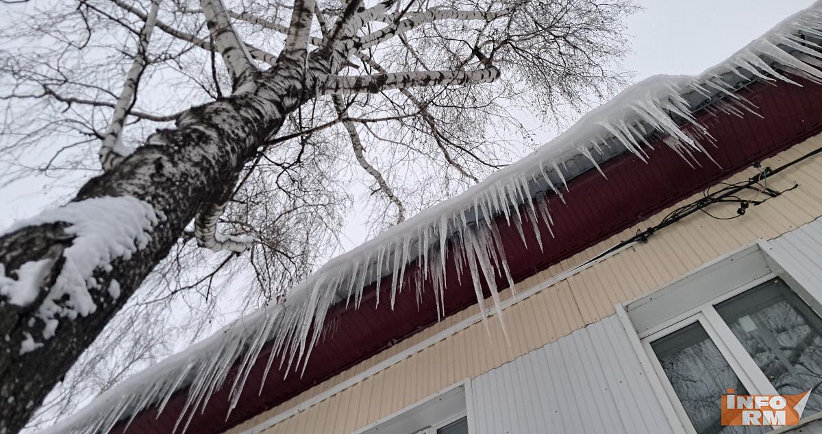 Управляющую компанию в Мордовии оштрафовали за нечищеные крыши 13 домов 
