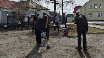 В Мордовии волонтёры убрали территорию Троицкого храма