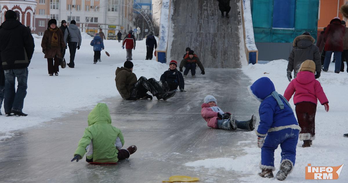 Семьям с детьми в 2026 году начнут выдавать новые выплаты 