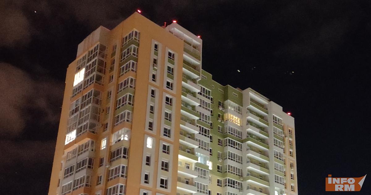 Девушка выжила при падении с пятого этажа 