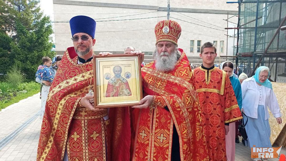 Икона Николая Чудотворца с частицей мощей доставлена в Старый собор Саранска Икона Николая Чудотворца с частицей мощей доставлена в Старый собор Саранска