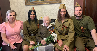 Волонтёры Сбербанка в Мордовии поздравили ветеранов с Днём Победы