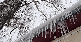 Директорам школ и детсадов в Мордовии дали несколько дней на очистку крыш от снега 
