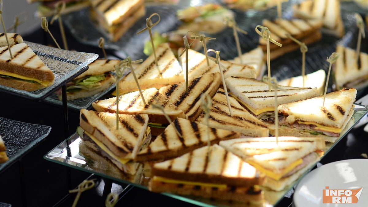 В российских школах может появиться система «шведский стол»  В российских школах может появиться система «шведский стол»