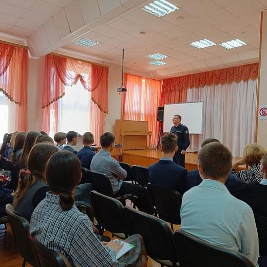 Сотрудники УФСИН Мордовии провели профориентацию для учеников Зубово-Полянской гимназии 