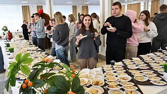 Птицефабрика «Атемарская» угостила студентов блинами