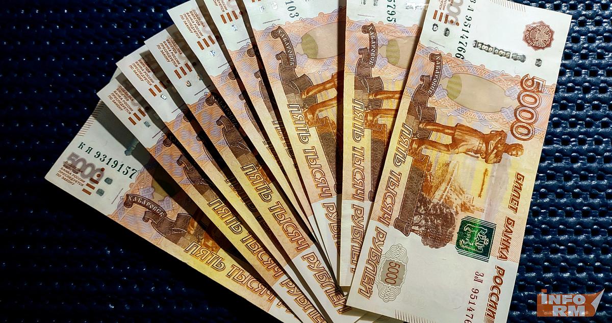 Жители России рассказали, на что они копят деньги 