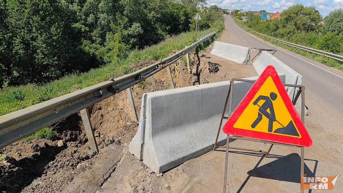 В Мордовии дорога на Черемишево сползает в овраг
