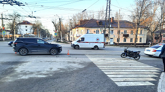 Сезон открыт: в Саранске мопед не пропустил легковушку