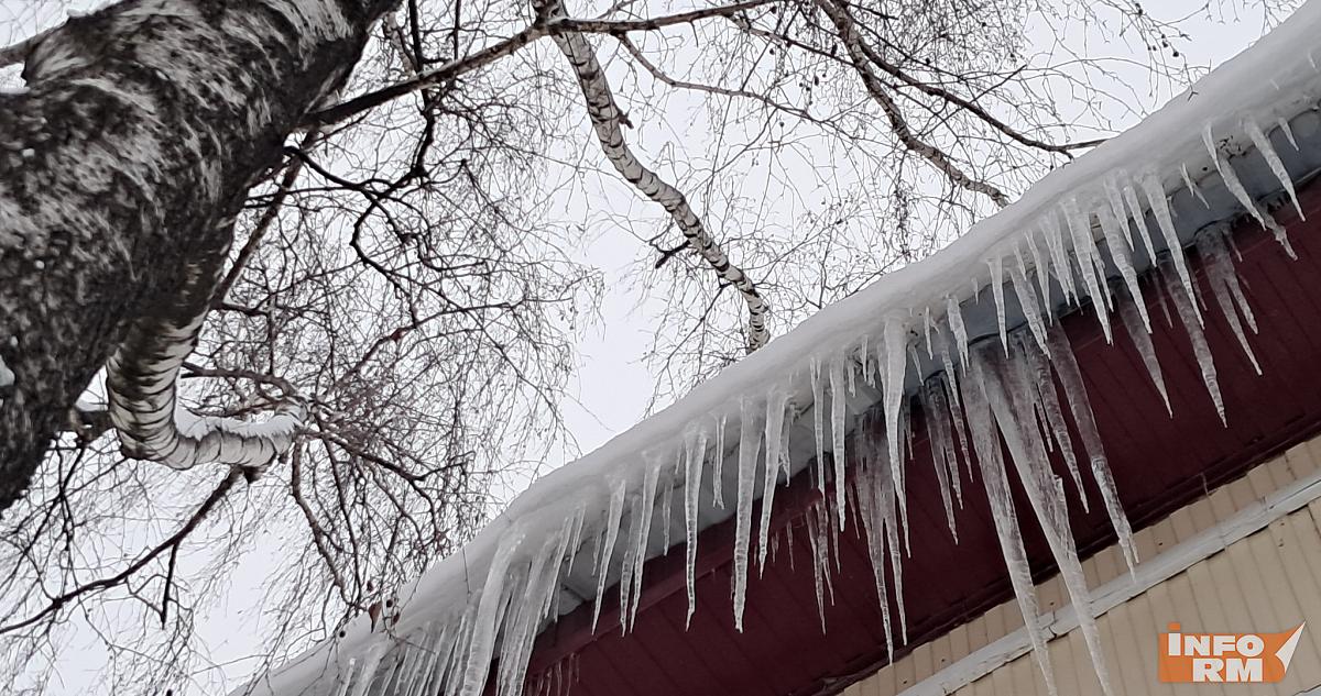 Коммунальщиков в Мордовии оштрафовали на 500 тысяч рублей за крыши в снегу 