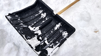 В Мордовии 91-летний дедушка чистил дорогу для ехавшей к нему скорой