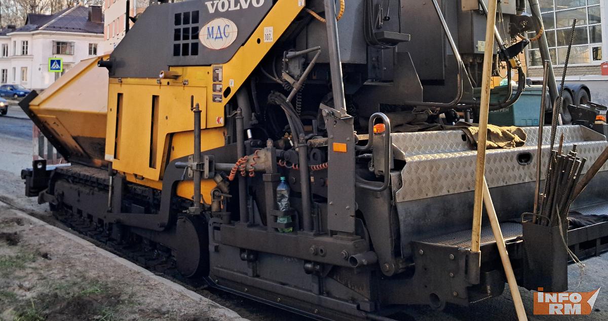 На улице Большевистской в Саранске начали ремонтировать асфальт 