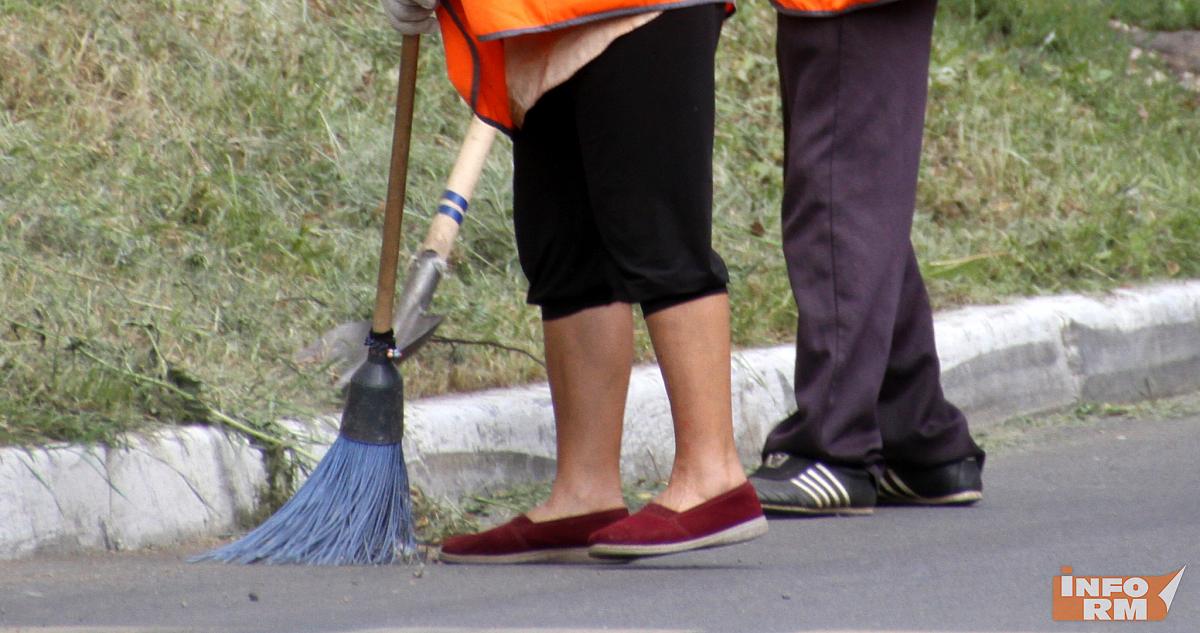 Многодетному алиментщику в Мордовии придётся помахать метлой 