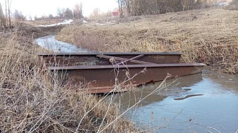 Из-за уплывшего моста целая улица в Ладе отрезана от большой земли